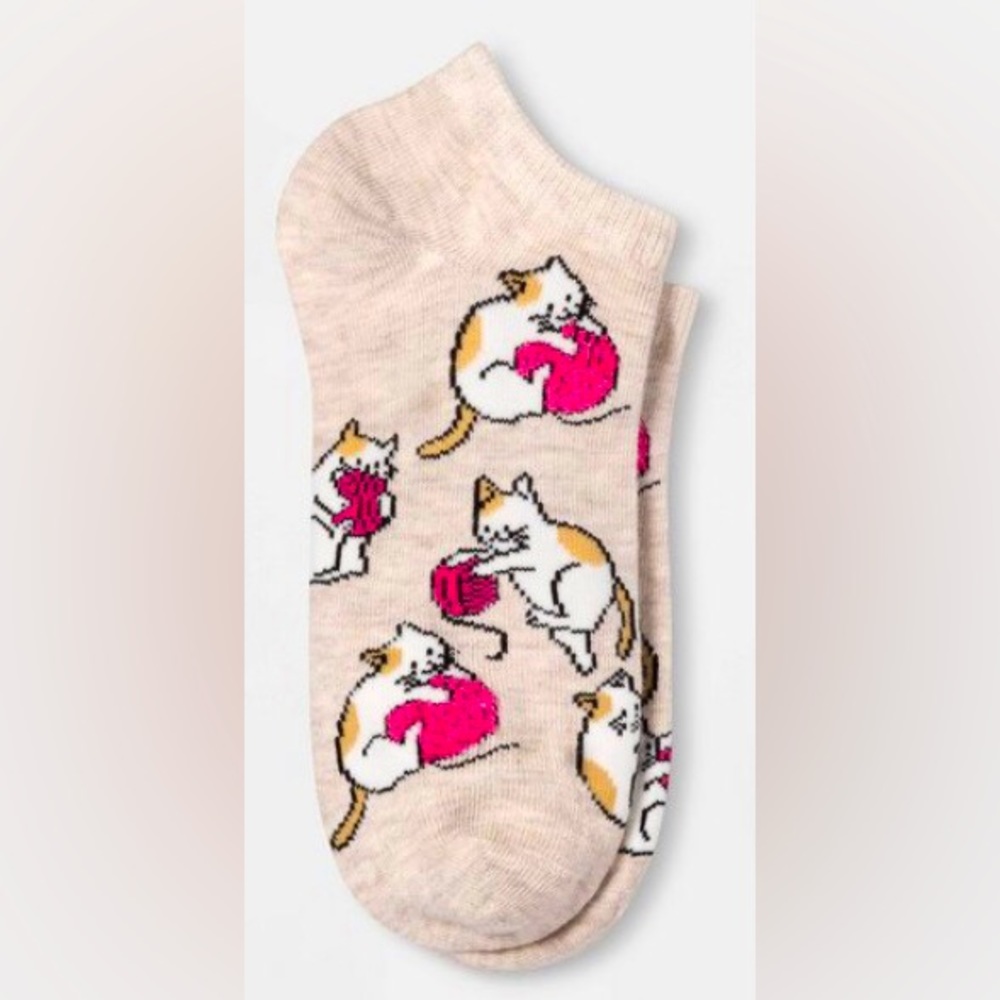 Cute Fuzzy Cats and Yarn Low Cut Socks Womens | NWT